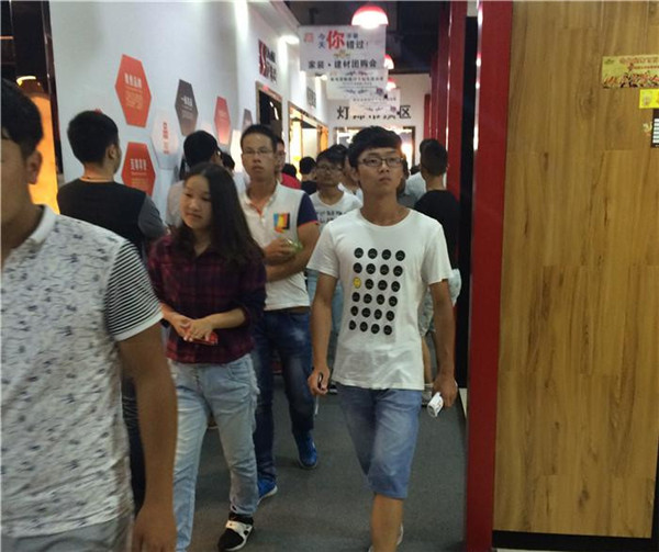 長江職業(yè)技術(shù)學院組織應屆新生深入今泰裝飾(圖1) 長江職業(yè)技術(shù)學院組織應屆新生深入今泰裝飾(圖1)