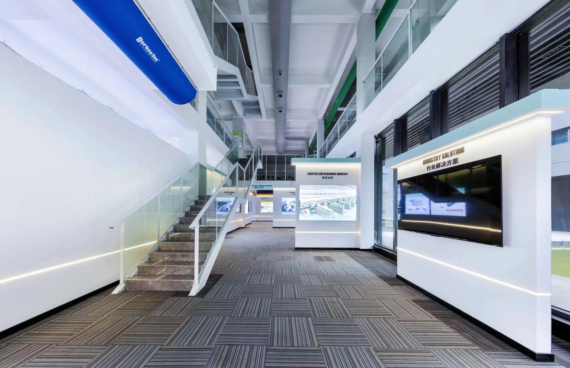 【案例賞析】簡到極致,自帶高級感的展廳設(shè)計!(圖11) 【案例賞析】簡到極致,自帶高級感的展廳設(shè)計!(圖11)